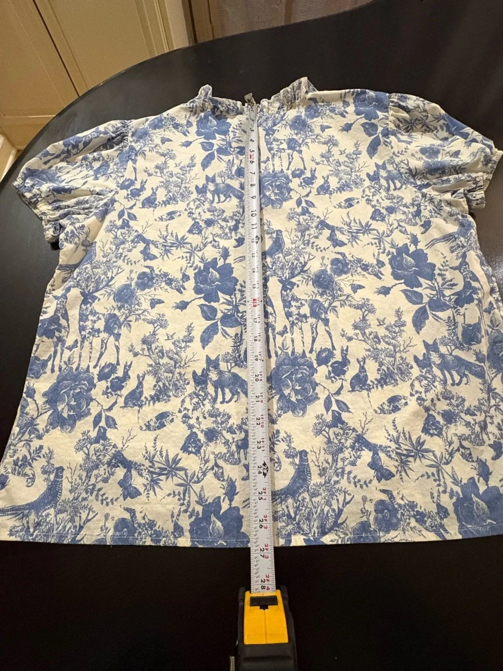 Toile Cotton Viney Floral Print Blue and White Floral Short-Sleeve Women's Top